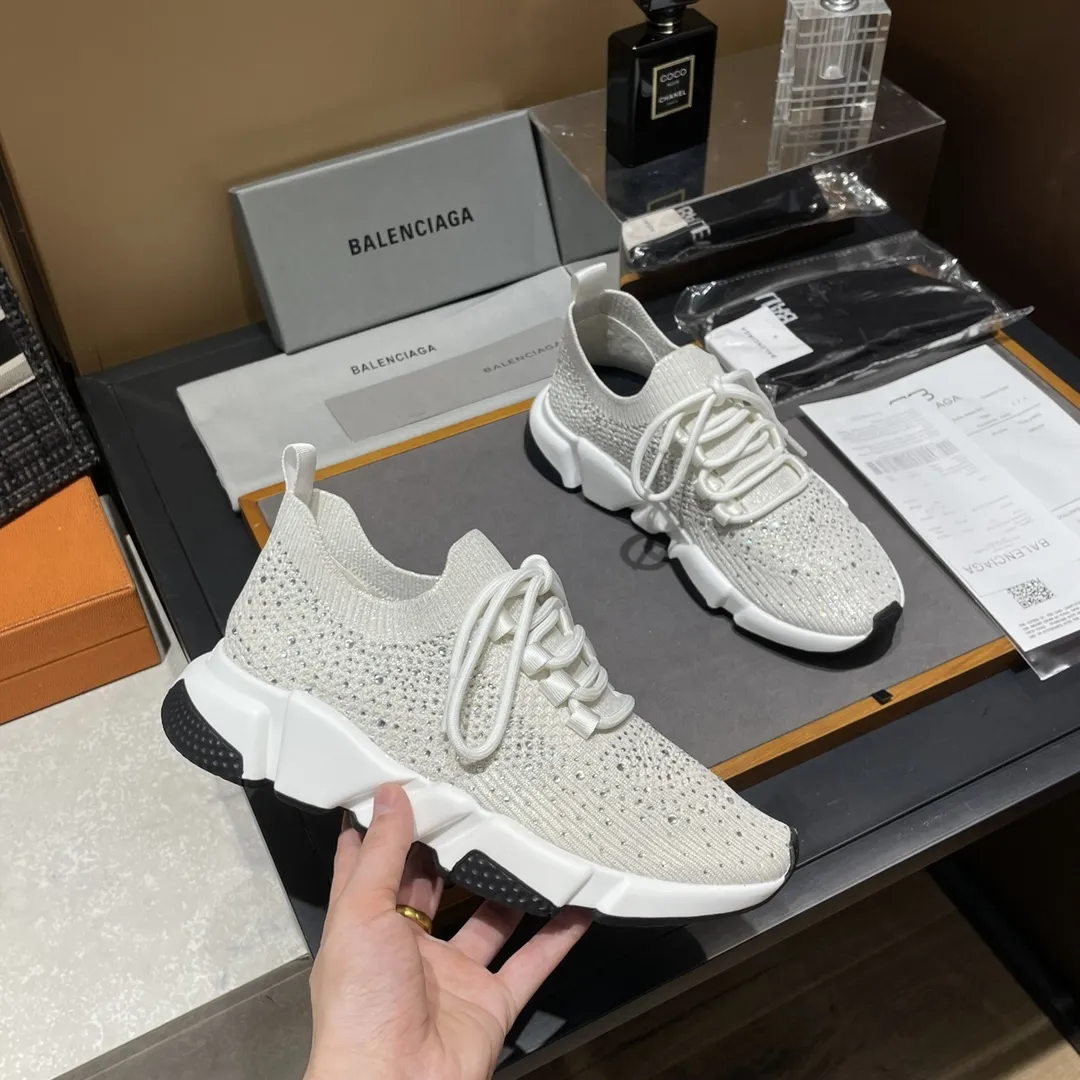👟👟Ex-factory price 400👟👟 Balenciaga Balenciaga 🌝🌝glitter single shoes world premiere 🌈INS Weibo magazine sold out 💥💥counter limited edition ⚠️ Czech crystal hot diamond ⚠️specially customized fabric with summer cooling and heating effect ⚠️TPU ten PU vacuum combination bottom (not a plastic bottom formed by market currency) ,) The inner craftsmanship and material are the same as the original! ! Size 35 to 45M standard size (34, 46 can be customized) original high-end top complete package (with original Balenciaga socks included)